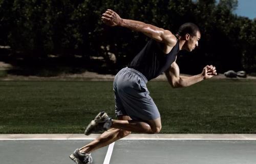 无器材也能练出好身材，这3个动作，让你在家练出一身逆天肌肉！