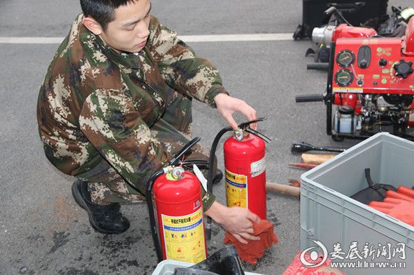新化消防积极开展节前车辆器材装备维保工作