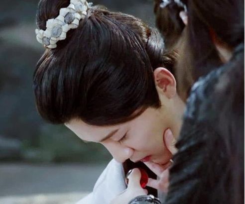 影视剧中“雷人”道具：《甄嬛传》中塑胶当美食