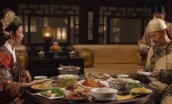 影视剧中“雷人”道具：《甄嬛传》中塑胶当美食