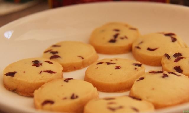 零失败的蔓越莓饼干，绝对是孩子们最喜欢的小零食，赶快学起来吧
