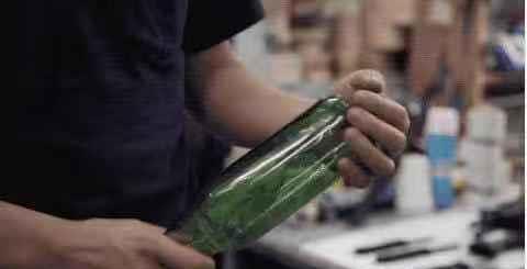 影视剧里的那些雷人道具,食物是塑胶,瀑布是保鲜膜