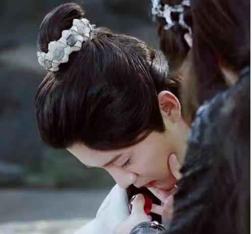 影视剧里的那些雷人道具,食物是塑胶,瀑布是保鲜膜