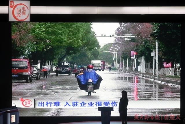企业入驻10个月配套路灯公交都没有，区长说“对不起”