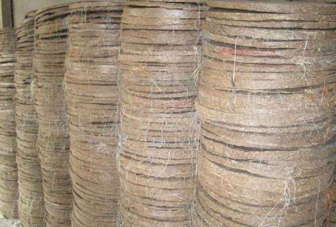 用大豆、果皮养花,不如往盆里“放个饼”,叶片油绿,开花更旺!