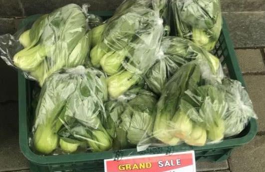 韩国超市卖的“奇葩包装”的蔬菜，大葱包的像花，看到鸡肉傻眼了