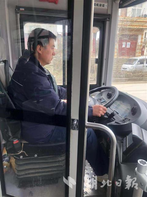 明年上半年,湖北公交车全部安装防护隔离设施