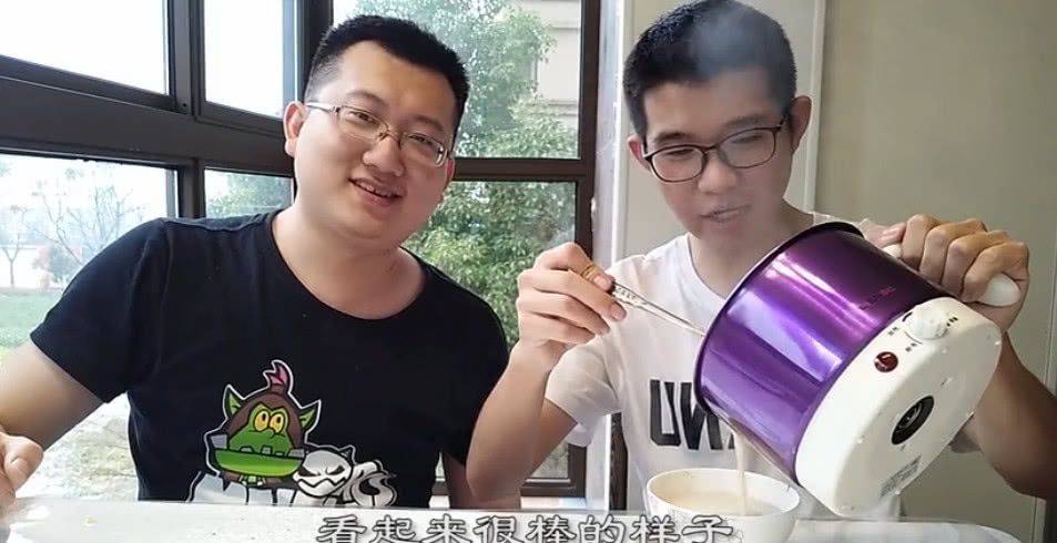 一块压缩饼干相当一碗米饭，将它煮“烂”之后，网友：我太天真了