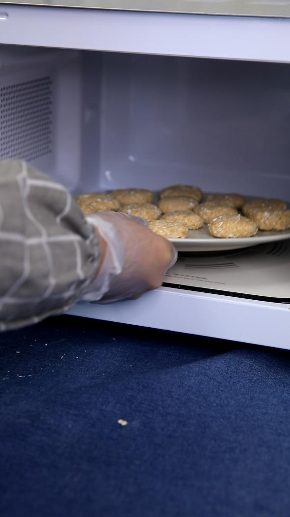 简简单单的燕麦饼干，当个小零食再合适不过啦