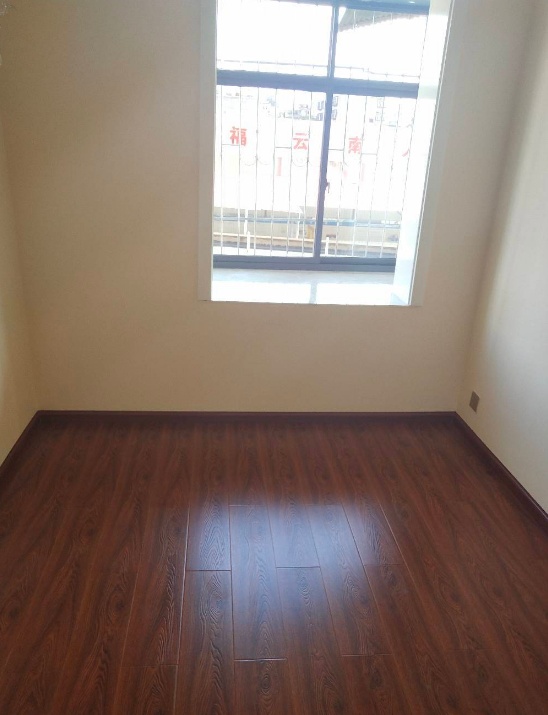 晒晒78㎡紧凑小三房，电视墙贴了大理石，效果出奇的好看