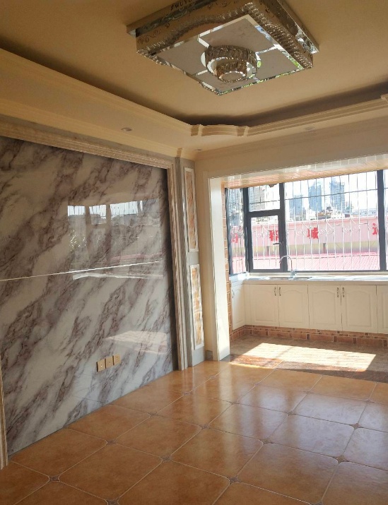 晒晒78㎡紧凑小三房，电视墙贴了大理石，效果出奇的好看