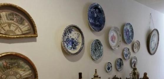 晒晒付笛生住的豪宅, 家里墙上就刷了大白墙, 墙上挂着超多艺术品