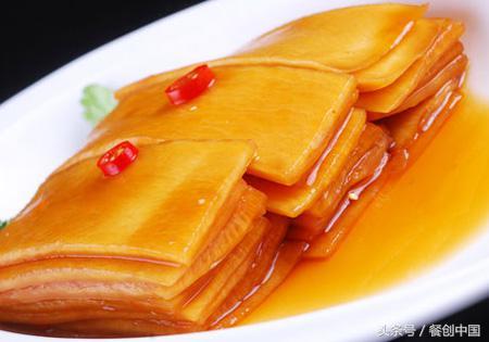 这款萝卜皮汁个性之处是加入了浓缩青柠汁、蜂蜜和蚝油!