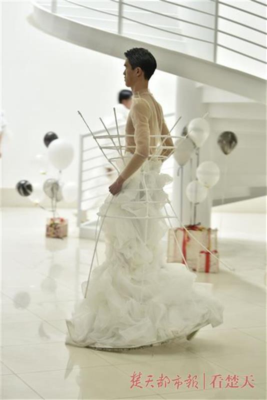 有一种白叫做五彩斑斓!服装专业学生只用白面料完成“大秀”