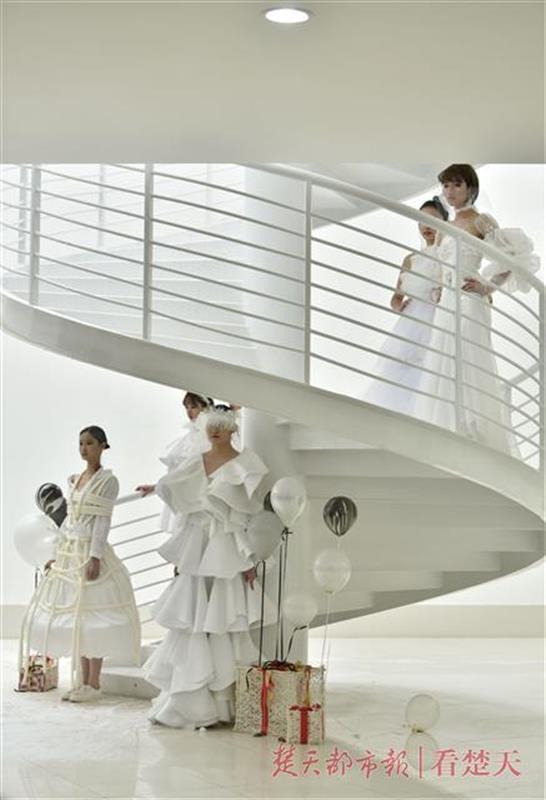 有一种白叫做五彩斑斓!服装专业学生只用白面料完成“大秀”