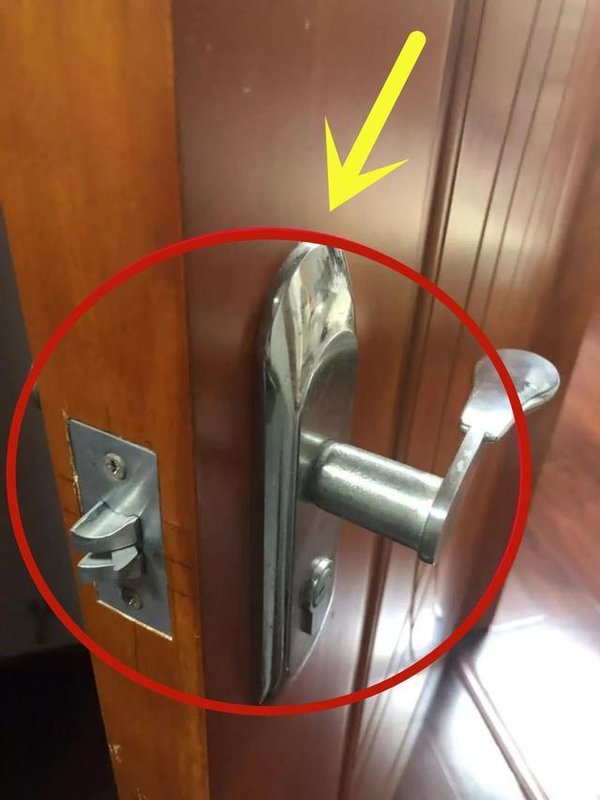 装修实木门、复合门和免漆门哪个好？我家买错，才半年就拆了