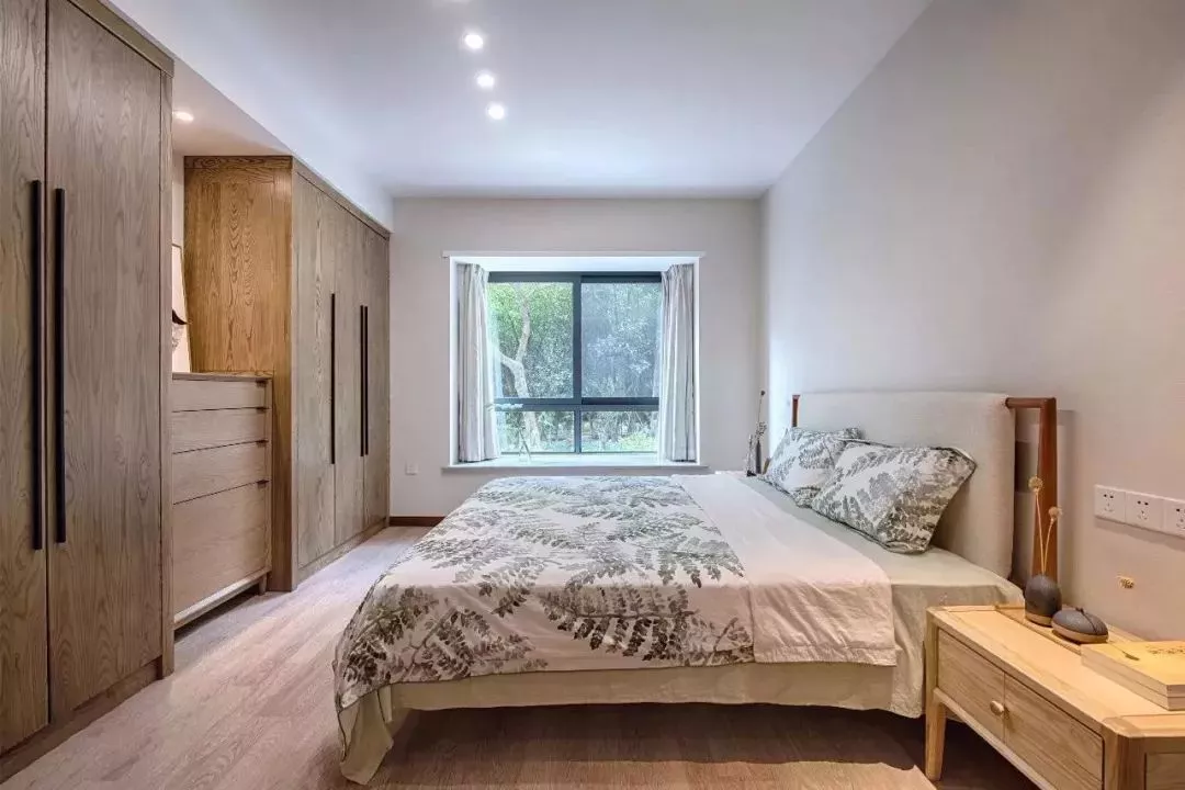 34款木色衣柜，实木或人造板都可以实现2.4