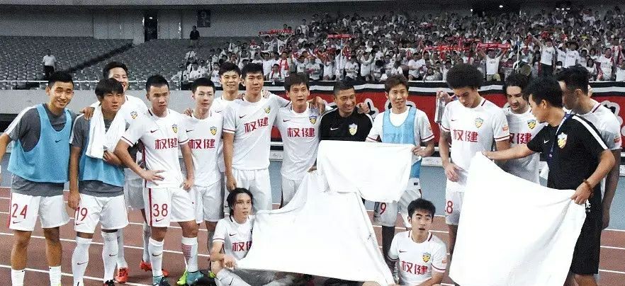 李铁打球童，上港毛巾闹剧后不思悔改再招黑，斤斤计较何时休？