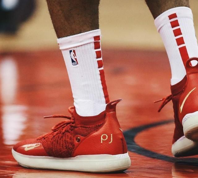 哈登上脚「钢铁侠」！NBA 季后赛球鞋上脚精选