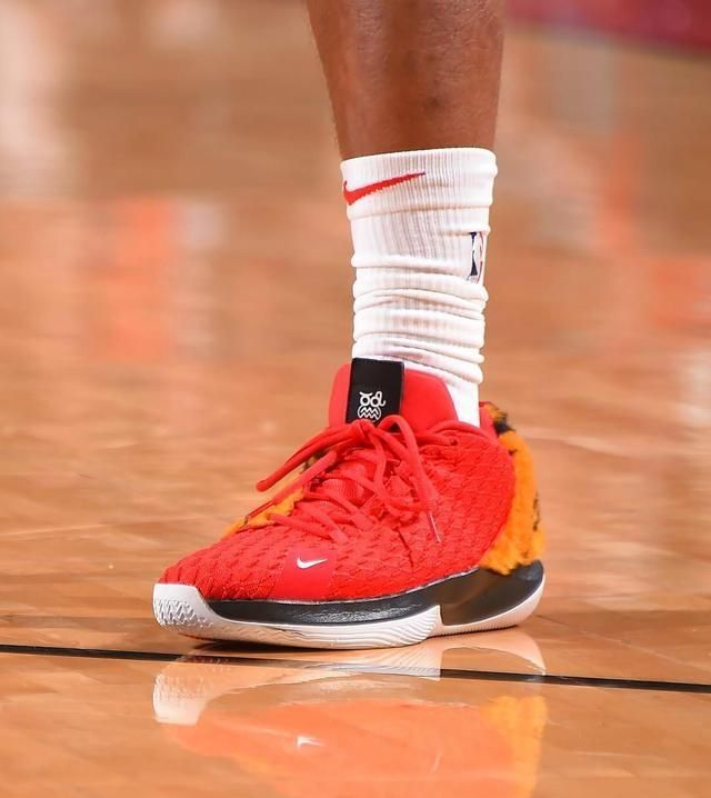 哈登上脚「钢铁侠」！NBA 季后赛球鞋上脚精选