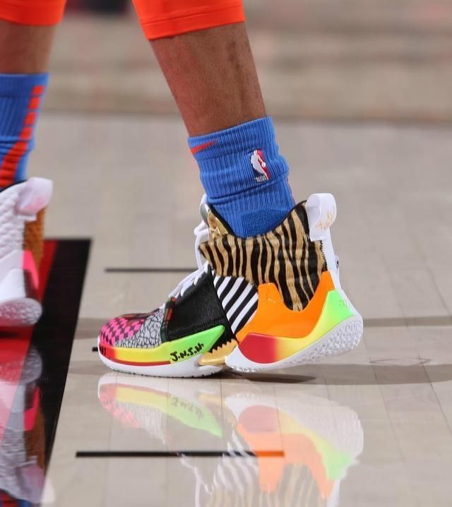 哈登上脚「钢铁侠」！NBA 季后赛球鞋上脚精选