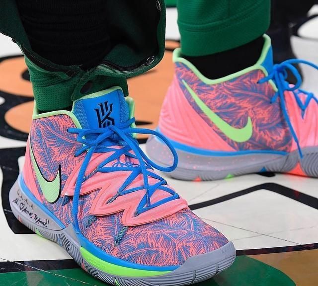 哈登上脚「钢铁侠」！NBA 季后赛球鞋上脚精选