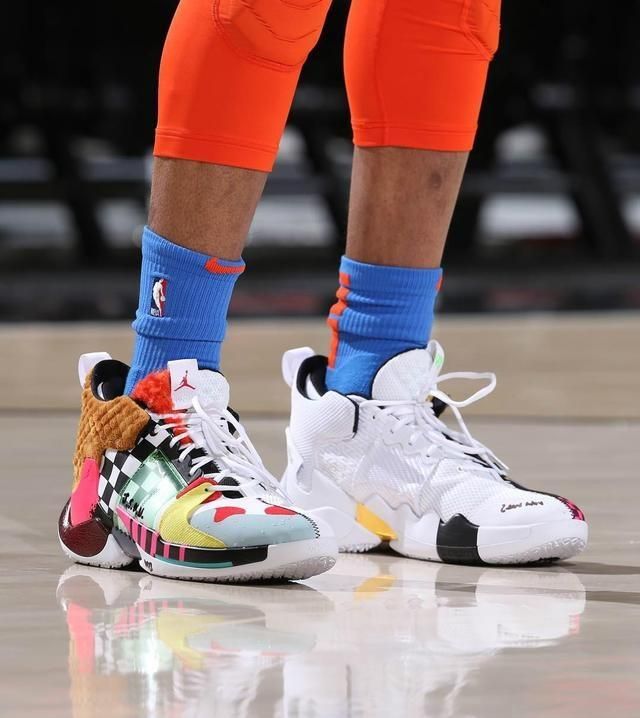 哈登上脚「钢铁侠」！NBA 季后赛球鞋上脚精选