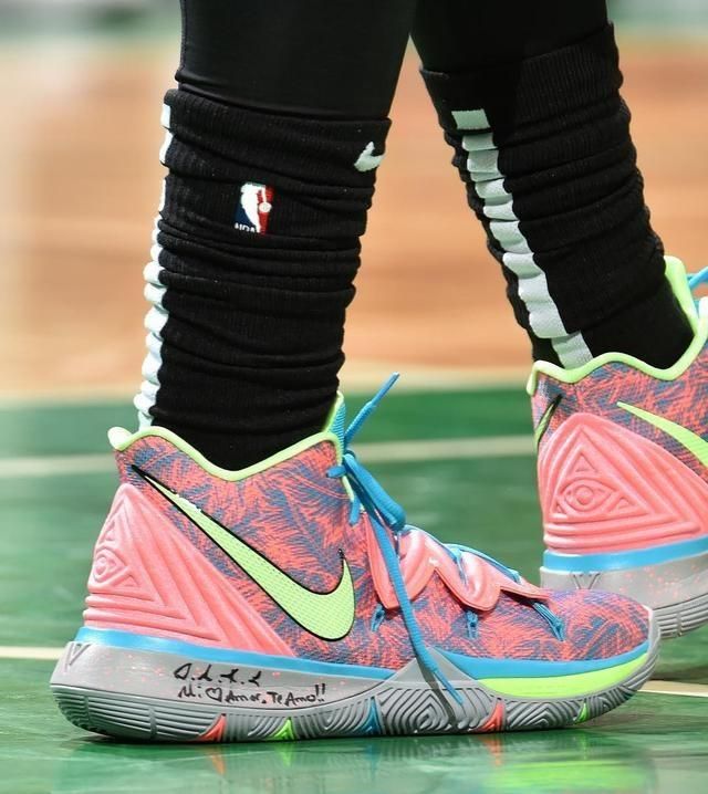 哈登上脚「钢铁侠」！NBA 季后赛球鞋上脚精选