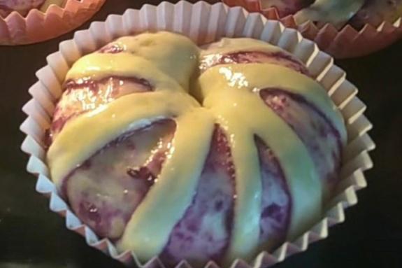 蓬松暄软的紫薯毛毛虫做法，学会这二招，轻松揉出手套膜