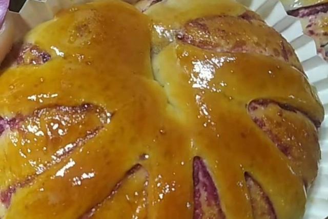 蓬松暄软的紫薯毛毛虫做法，学会这二招，轻松揉出手套膜