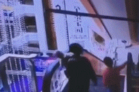 又一个孩子坠亡......千万别再这样带孩子坐电梯啦