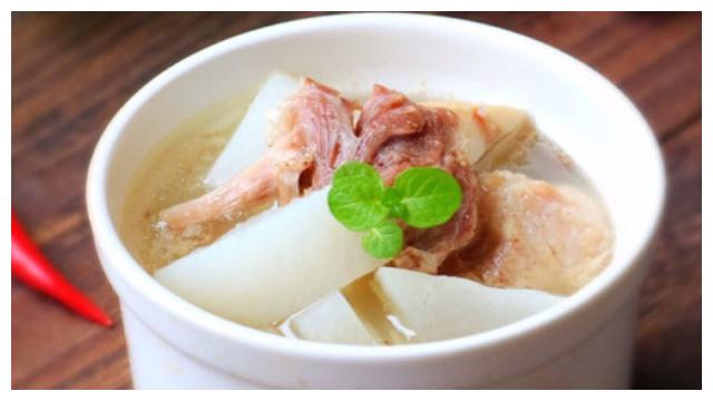 养护气管的药膳,蹄髈炖白萝卜,多变季节一起养生吧!