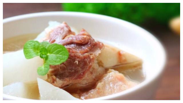 养护气管的药膳,蹄髈炖白萝卜,多变季节一起养生吧!