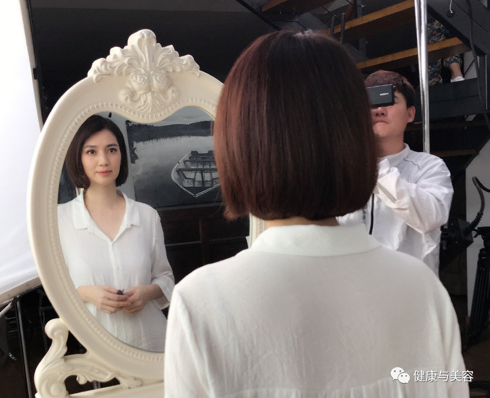 48岁洪欣的头发有没有一斤重?不显老的头发养护法