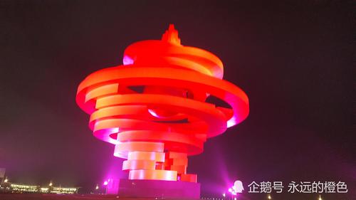 宛如中国迪拜！如今的山东青岛五四广场，夜晚灯光亮化如同白天