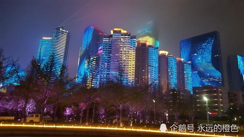 宛如中国迪拜！如今的山东青岛五四广场，夜晚灯光亮化如同白天