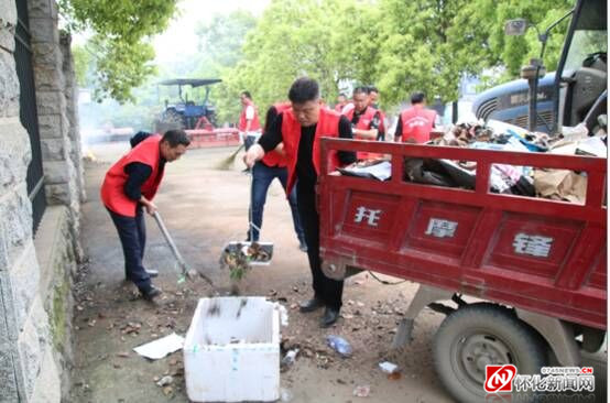 辰溪县公路建设养护中心开展“巩固国家卫生县城”清扫行动