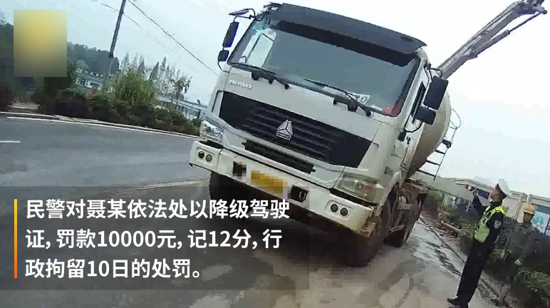 湖南株洲一男子网购假车牌，驾照被降级并拘留罚款万元