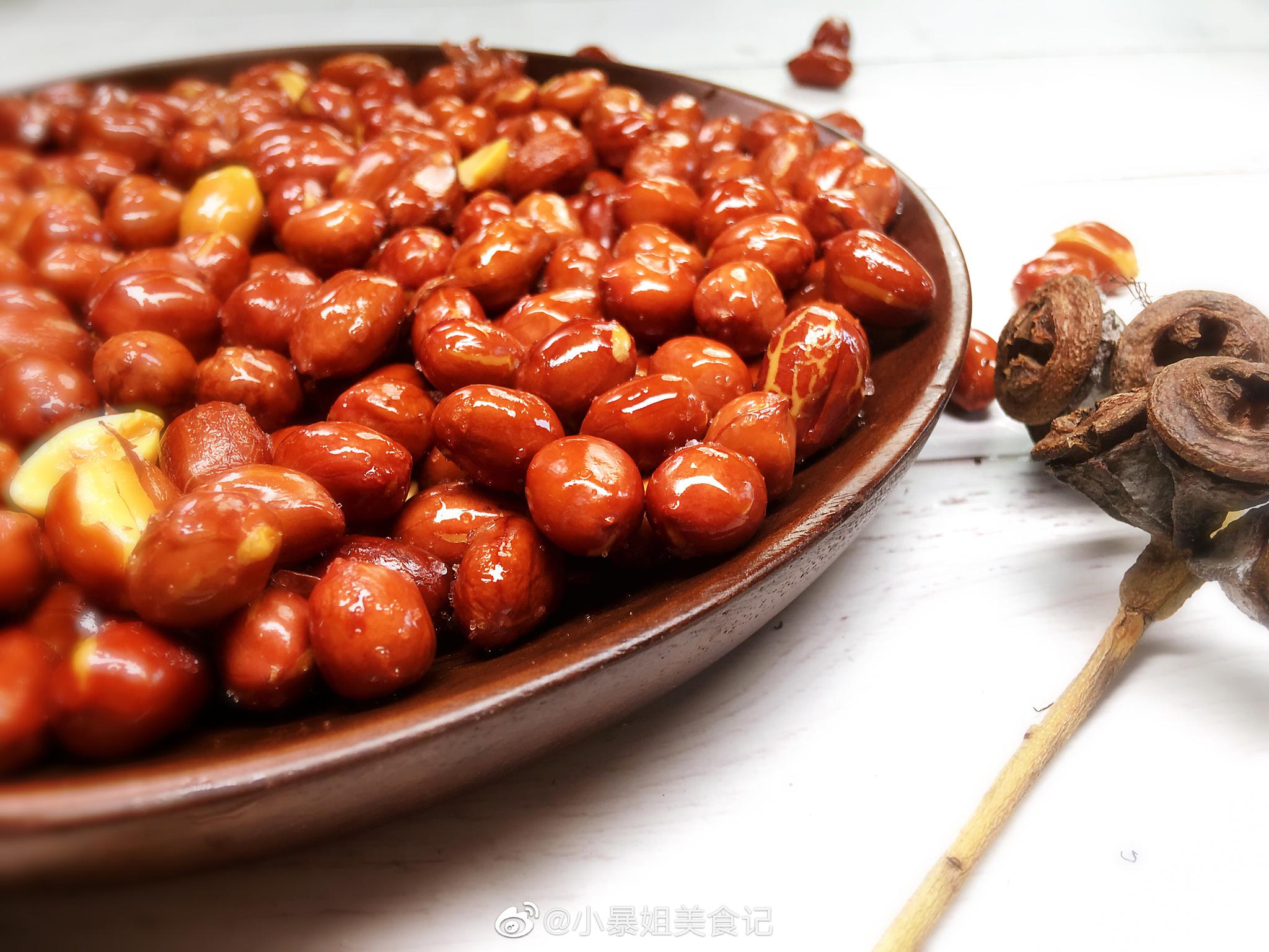如果说，啤酒要配烤串的话，白酒就必须配油炸花生米了