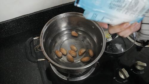 吃了这么多菠萝蜜才知道，菠萝蜜核煮一煮，比盐水花生更香更好吃