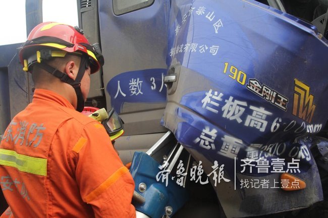 泰安：大货车与拖拉机相撞，一人被困