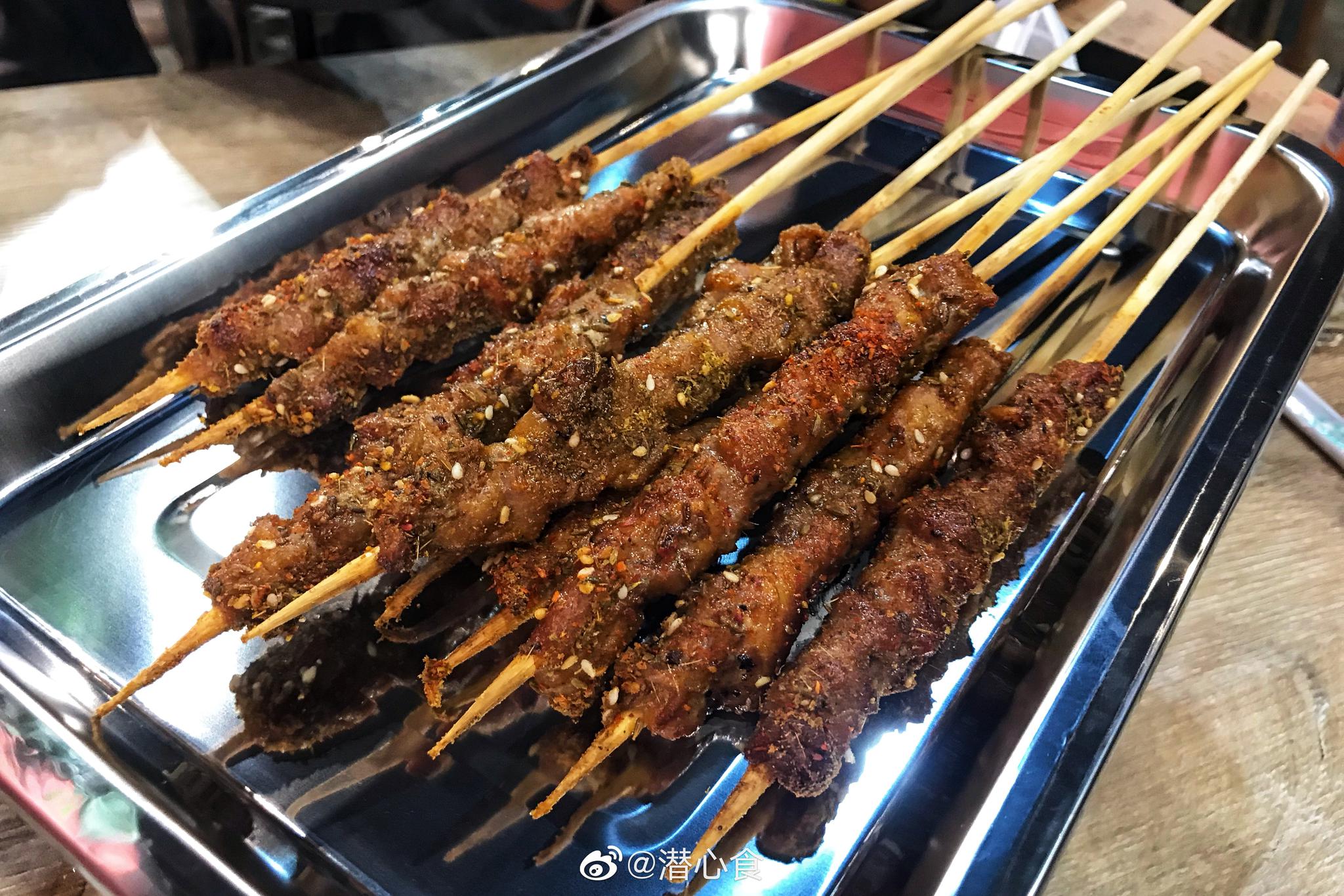 小小莊园
提前入夏
啤酒、烧烤、小龙虾、花生、毛豆……
吃得就是气