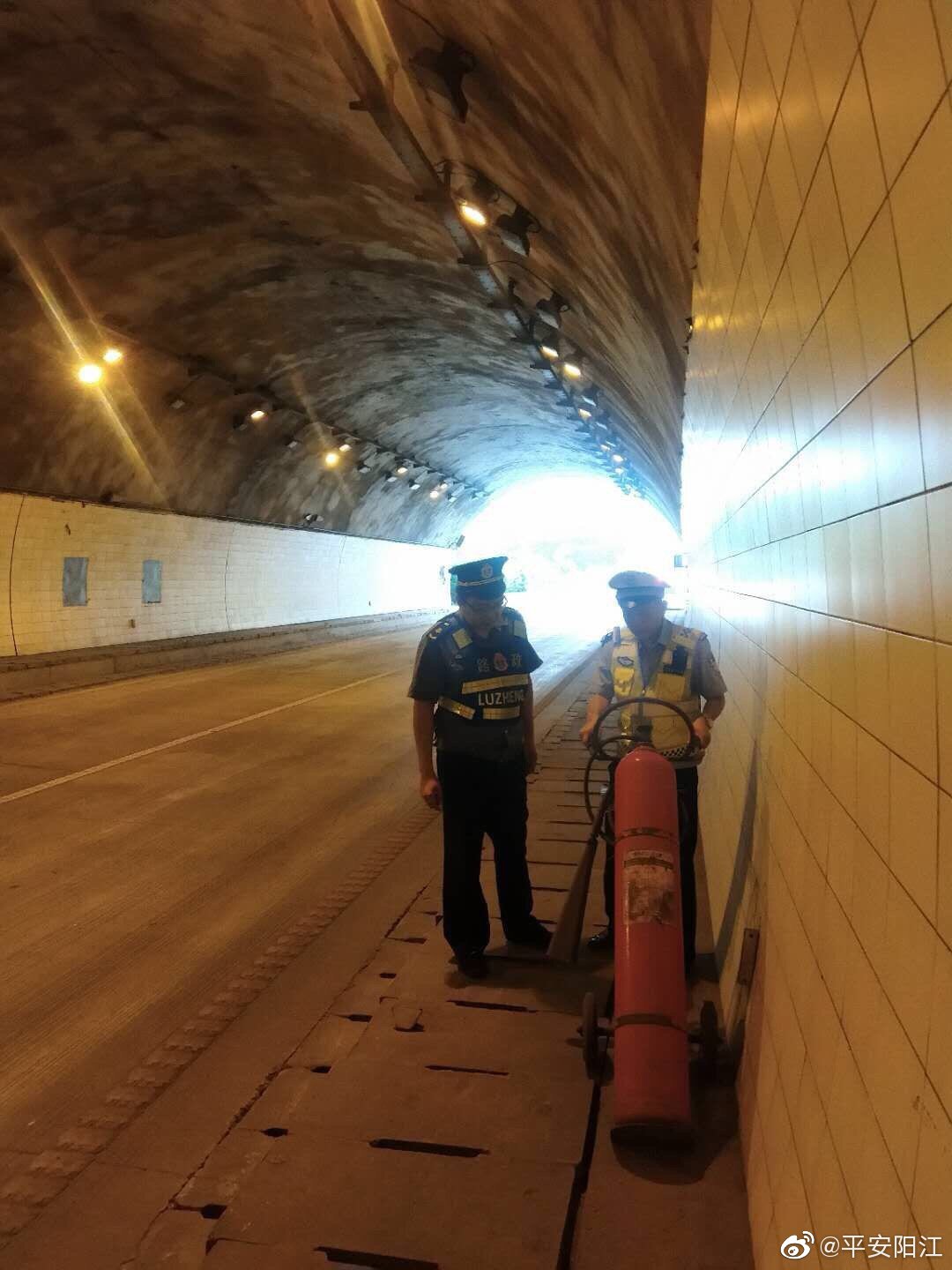 高速公路三大队联合路政、养护部门开展五一假期前辖区高速公路安全隐