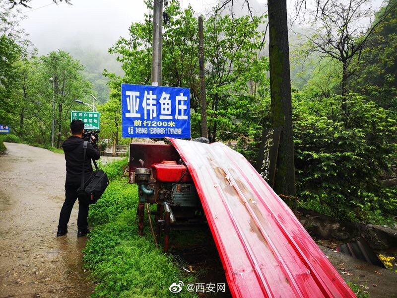 鄠邑区对太平三桥峪一处农家乐违法占用河道设施进行拆除