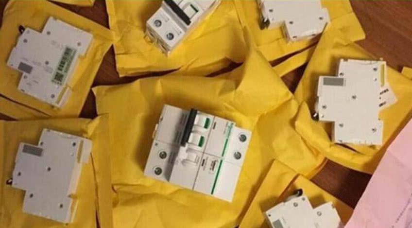 电工说更换空开要加500块，而业主对此直说：那就算了吧