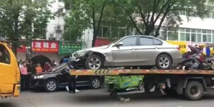 江西男子驾车发生碰撞致1死7伤 被交警部门控制