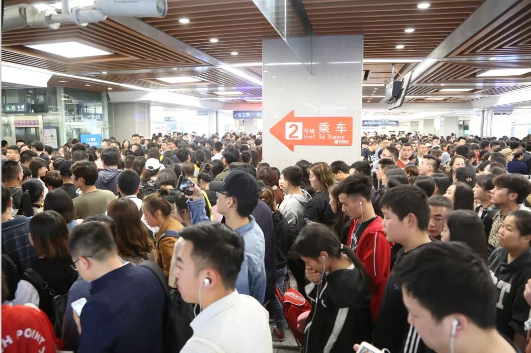 此刻！返程高峰！西安地铁开启客流控制！还有这些路段缓行！拥堵！