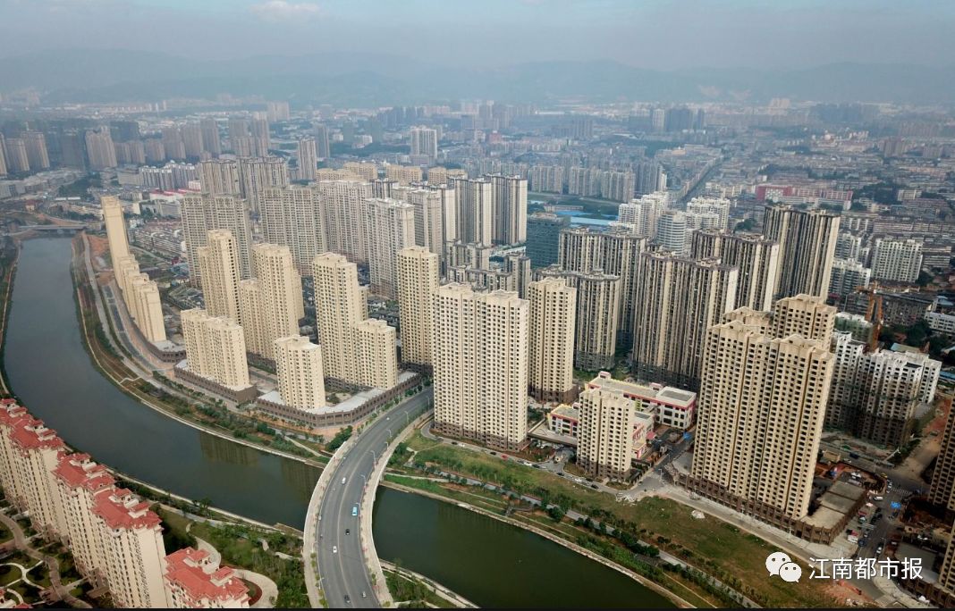 速看！南昌这条河一公里内竟是污泥遍地水发黑、连路灯护栏都没有……