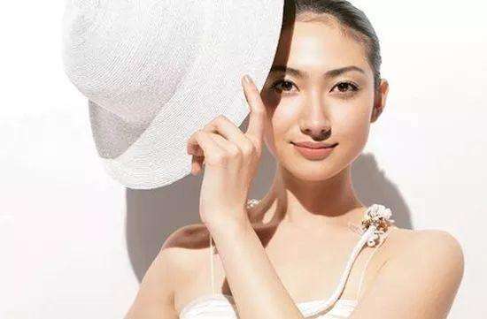 为什么你每天努力补水却还是干燥肌肤？