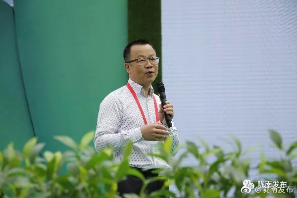 北京茶品牌研究院执行院长邓增永博士讲解《中国茶产业发展大趋势下的